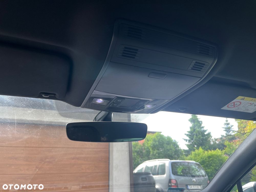 Volkswagen Passat 2.0 TDI SCR DSG Business - 22