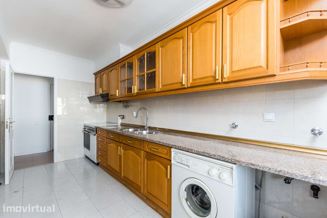 Apartamento T2 com varanda e elevador em Sintra - Grande imagem: 4/22
