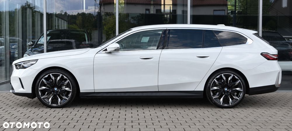 BMW 5 Series 2025 photo 2