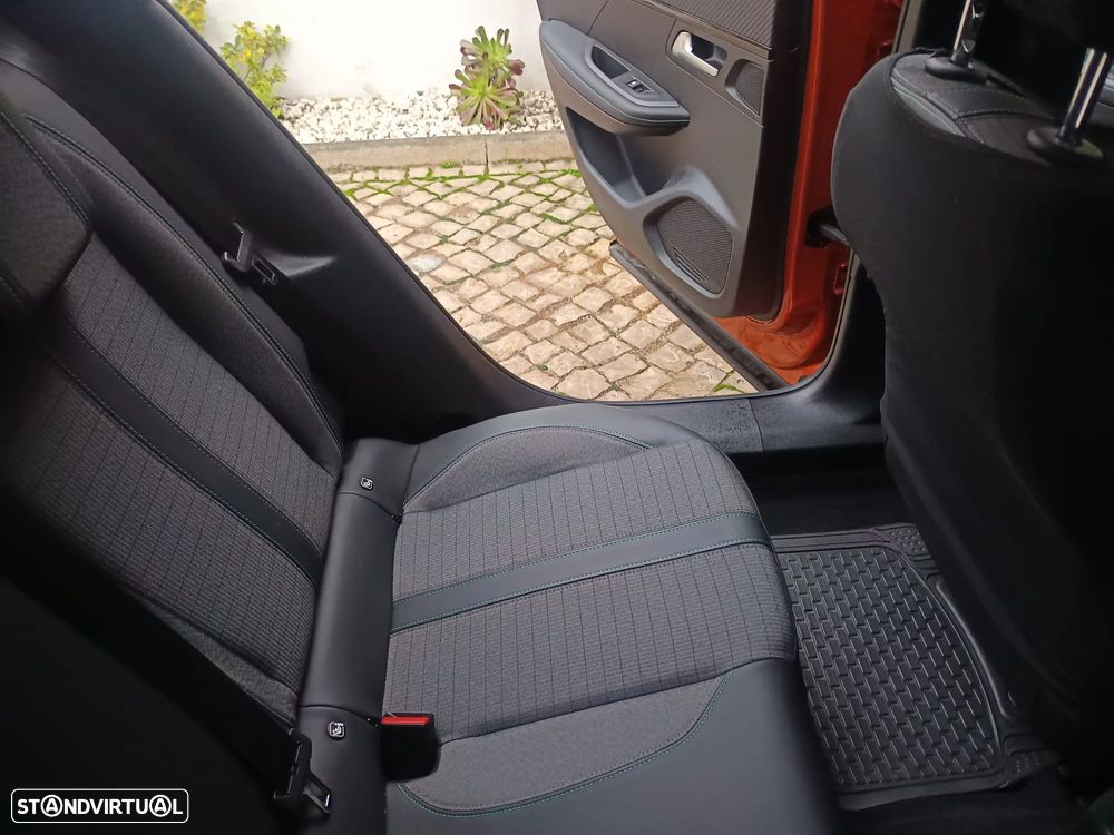 Peugeot 2008 1.2 PureTech Allure EAT8 - 4