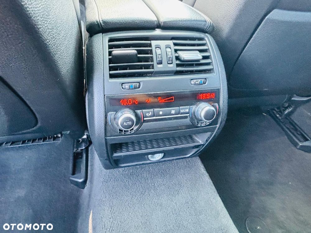 BMW Seria 5 535i Sport-Aut - 30