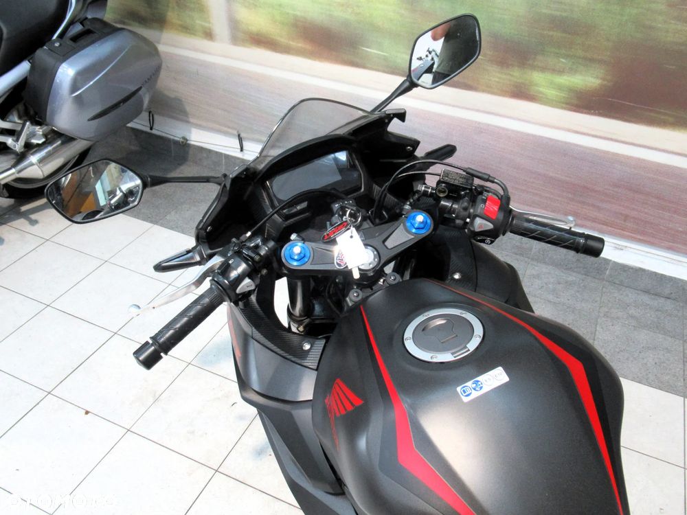 Honda CBR - 11