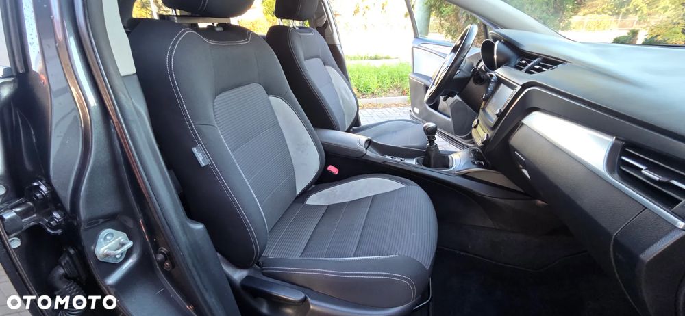 Toyota Avensis Touring Sports 2.0 D-4D Executive - 38