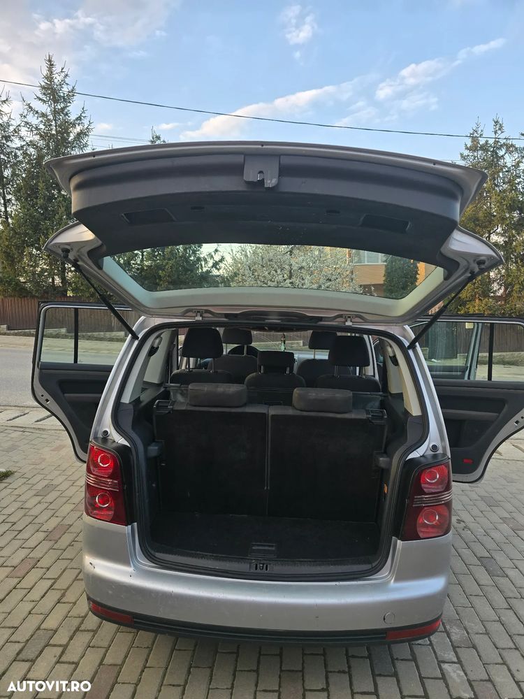 Volkswagen Touran - 14