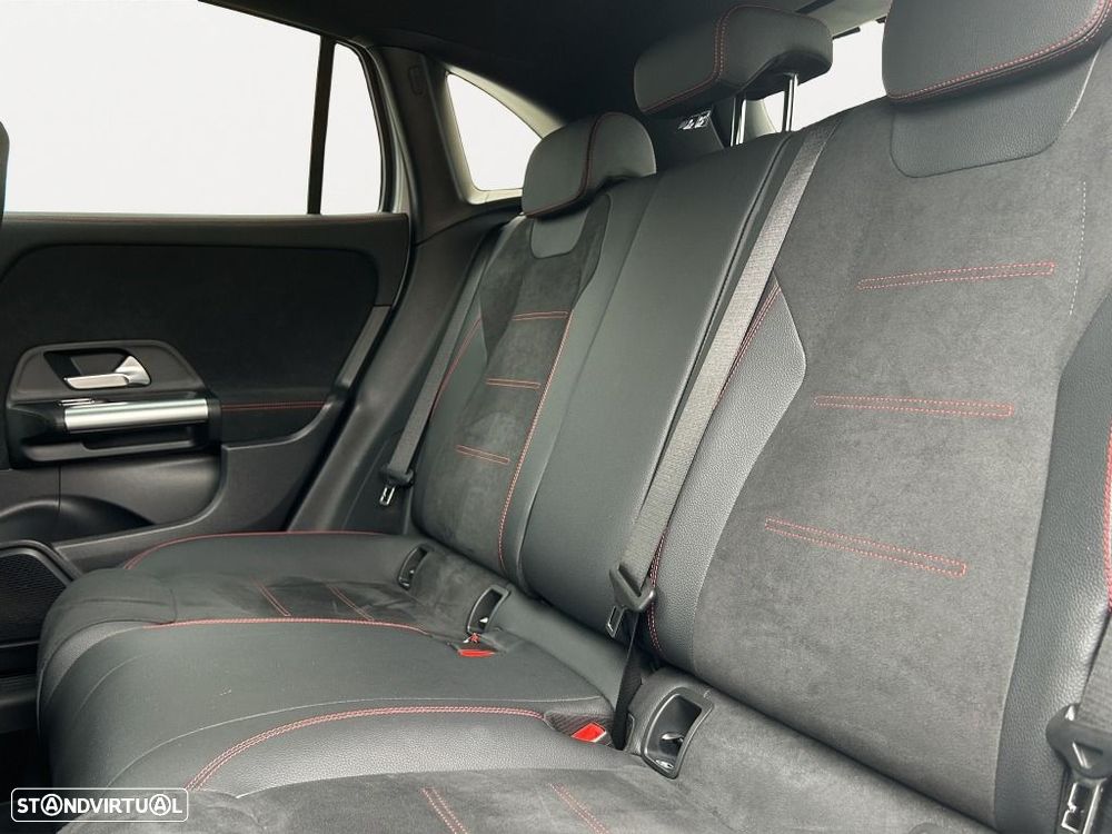 Mercedes-Benz GLA 180 — fotografia 14