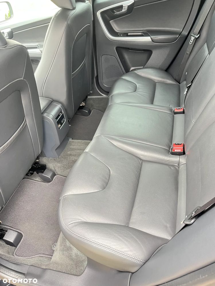Volvo XC 60 D5 AWD Momentum - 11