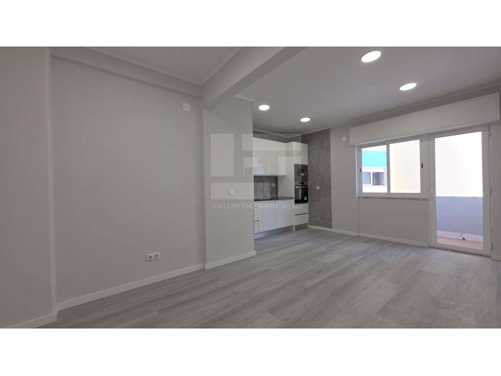 Apartamento T1 recuperado na Venteira, Amadora, Lisboa, com 2 eleva... - Grande imagem: 3/20