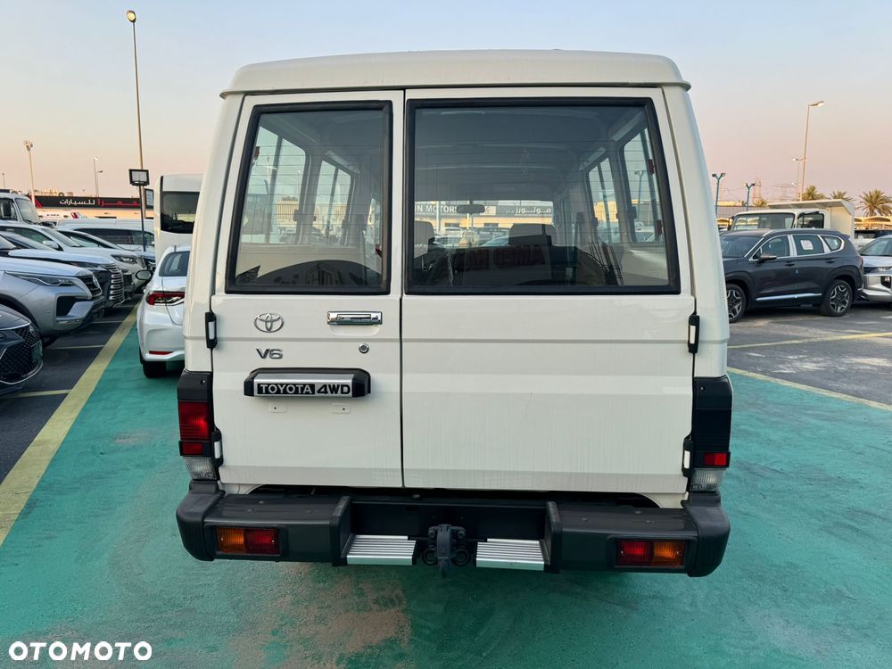 Toyota Land Cruiser - 6