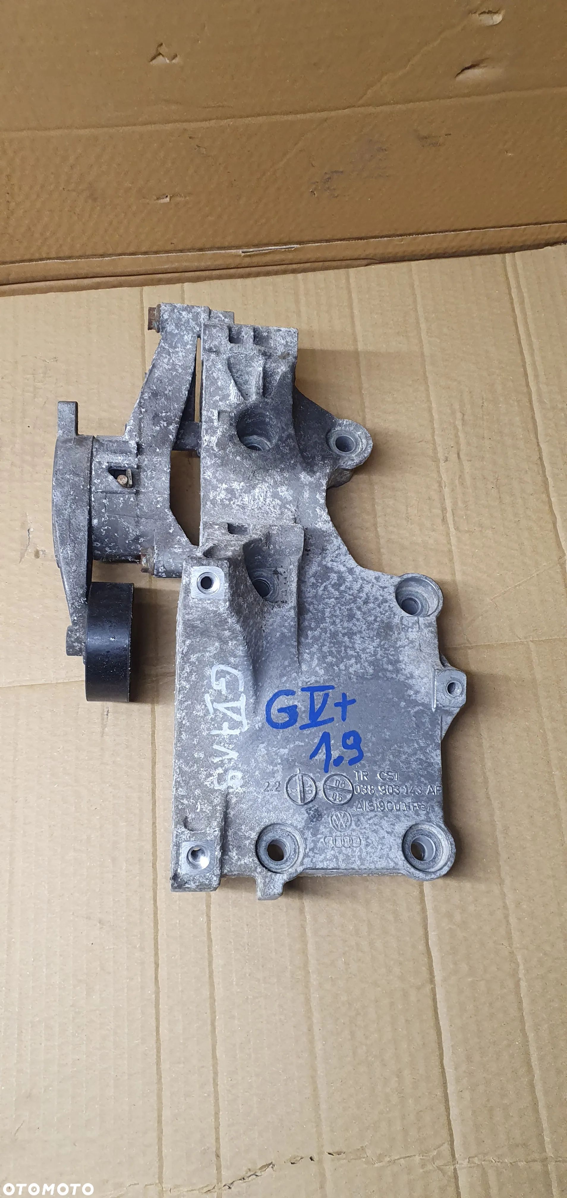 Łapa mocowanie alternatora VW Golf V Plus 1.9 TDI 038903143AF - 1