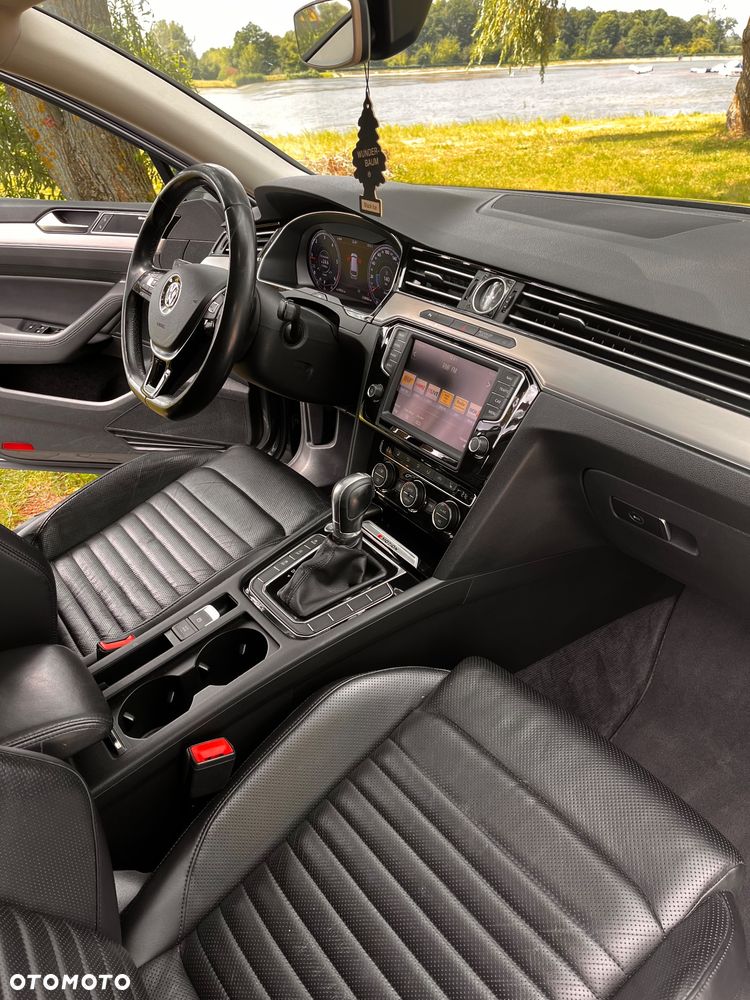 Volkswagen Passat 2.0 TDI Bi-Turbo BMT 4Mot Highline DSG - 29