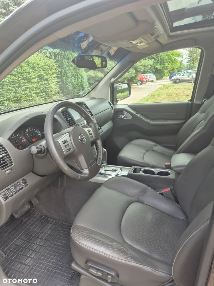 Nissan Navara 2.5 D Platinum Long EU5 - 11