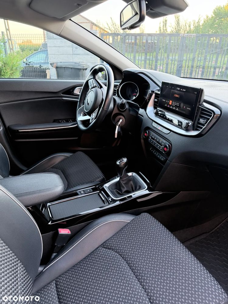 Kia Ceed 1.4 T-GDI L Business Line - 18