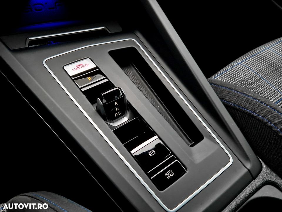 Volkswagen Golf Standard - 15