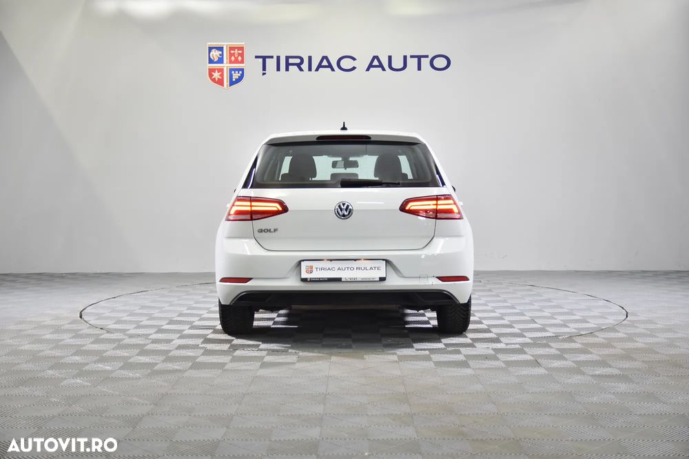 Volkswagen Golf - 5