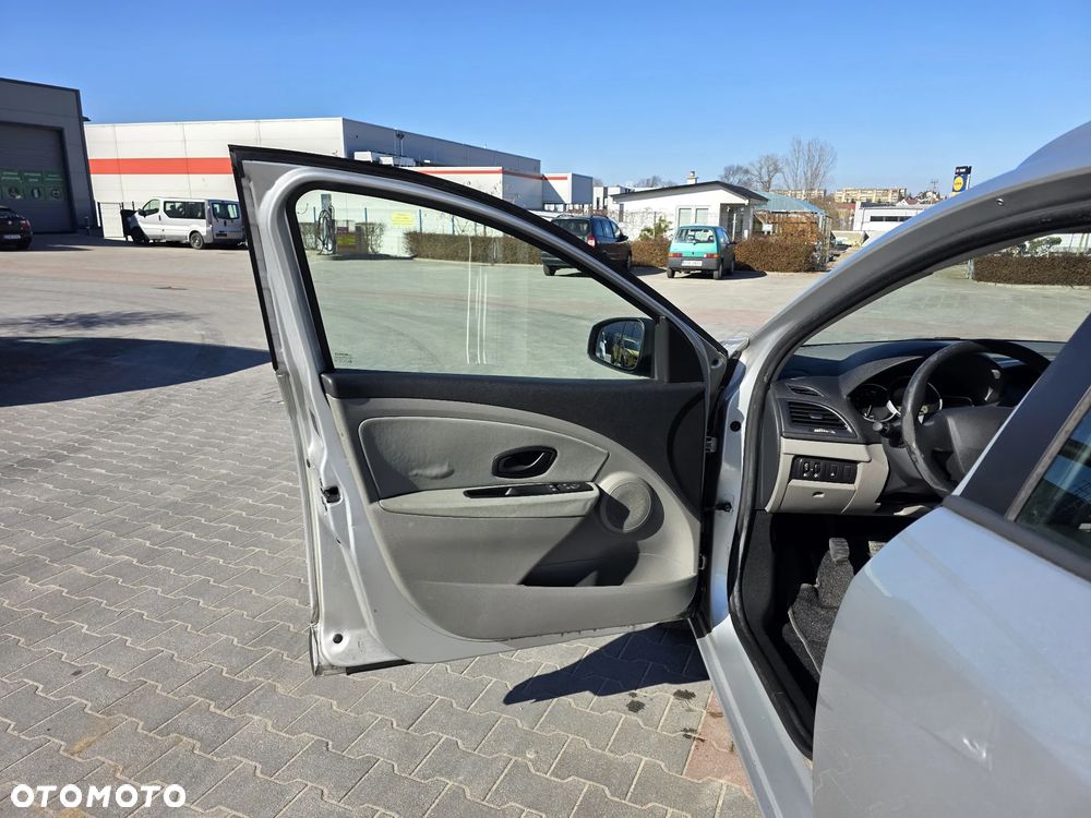 Renault Megane 1.6 16V 100 Authentique - 10