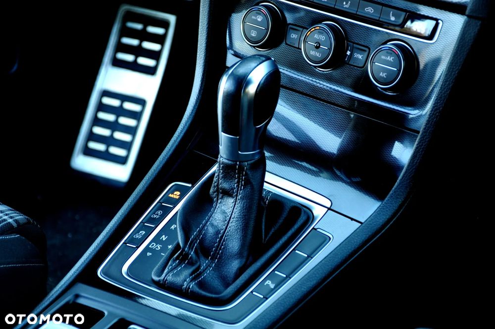 Volkswagen Golf GTD 2.0 TDI SCR DSG - 35