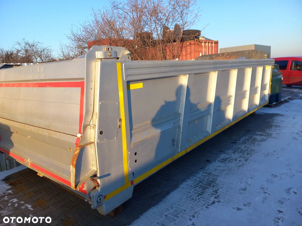 Zabudowa Fliegl kiper, wywrot , ruchoma podłoga idelana do masy ,pracy na hali lub remontów dróg - precyzyjne dozowanie hydrauliką - likwidacja firmy-licytacja - 1