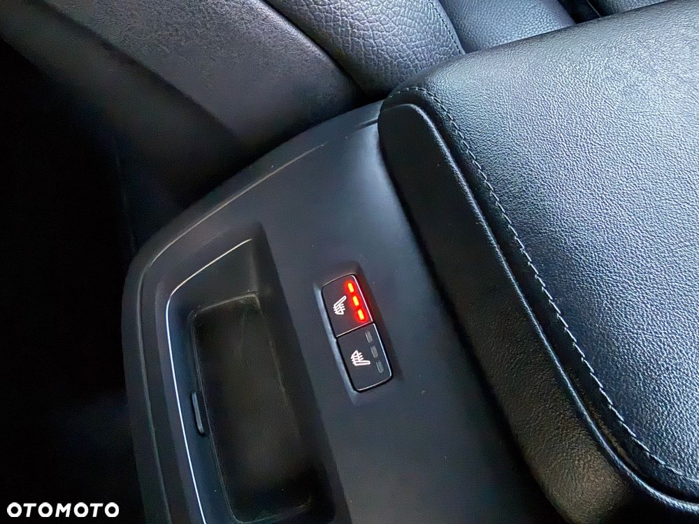 Volvo XC 60 B4 D Ultimate Dark - 40