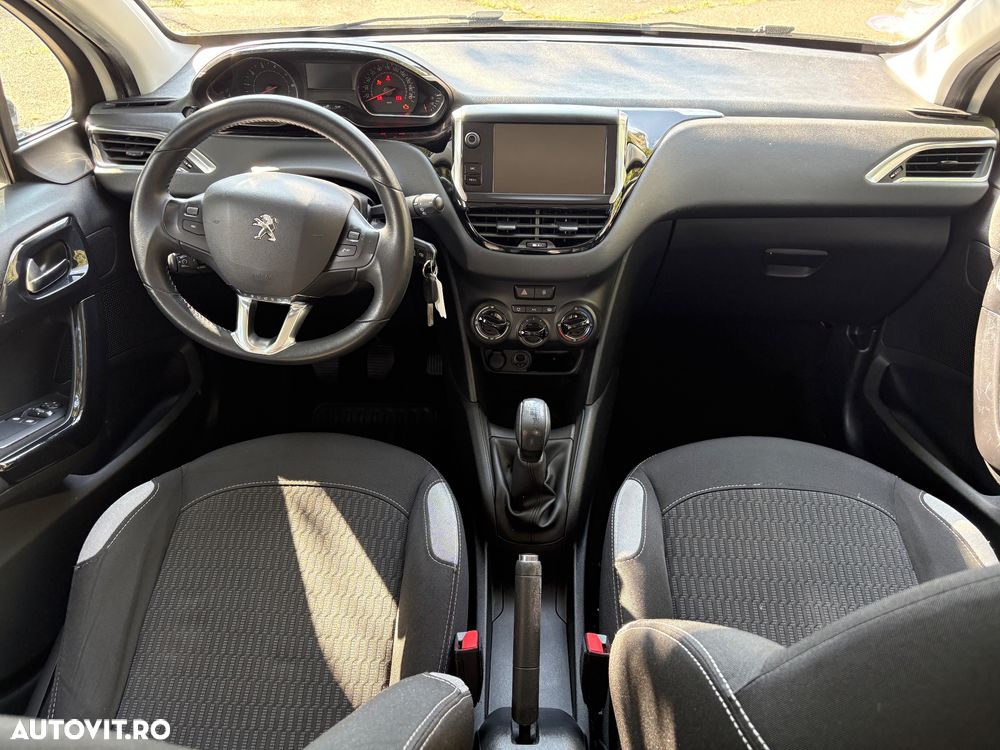 Peugeot 208 1.2 L PureTech Active - 5