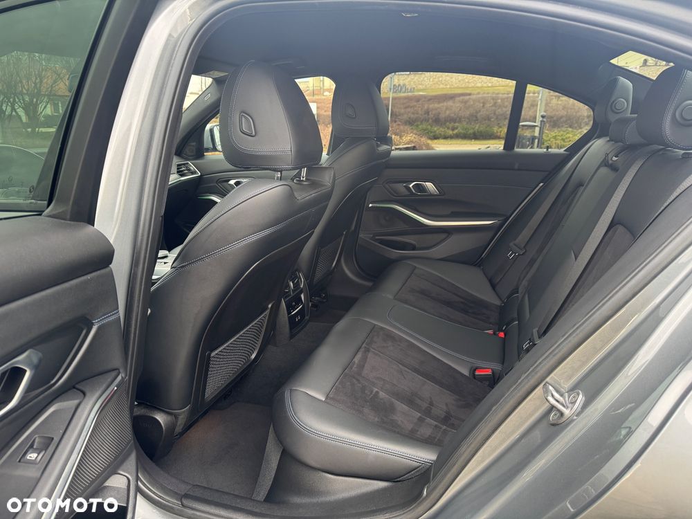 BMW Seria 3 320d xDrive M Sport sport - 22