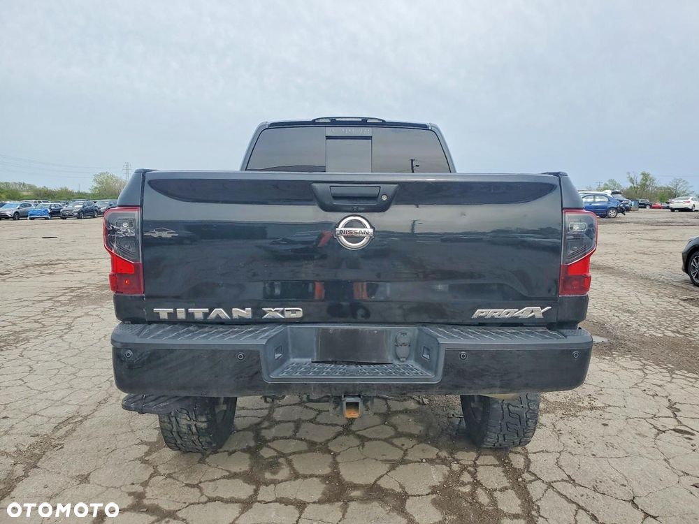 Nissan Titan - 7