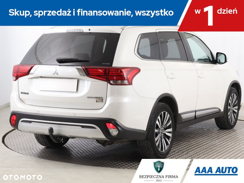 Mitsubishi Outlander - 6