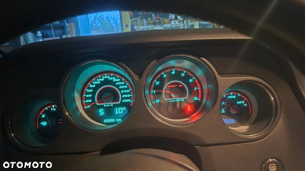 Dodge Challenger - 12