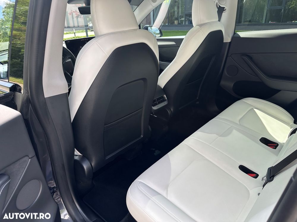 Tesla Model Y - 15