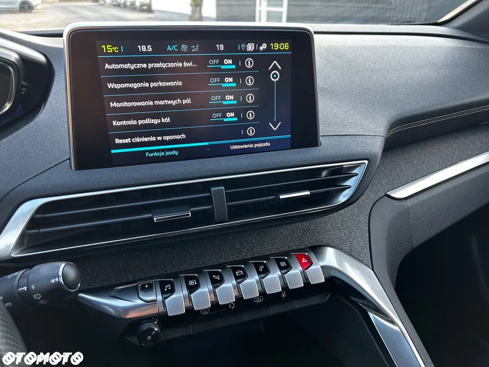Peugeot 3008 1.6 PureTech HYbrid4 GT Line S&S EAT8 - 25