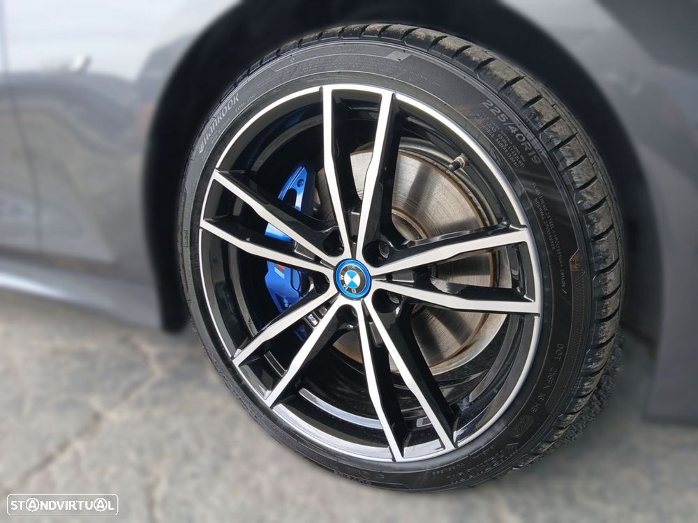 BMW 330 e Pack Desportivo M Auto - 4