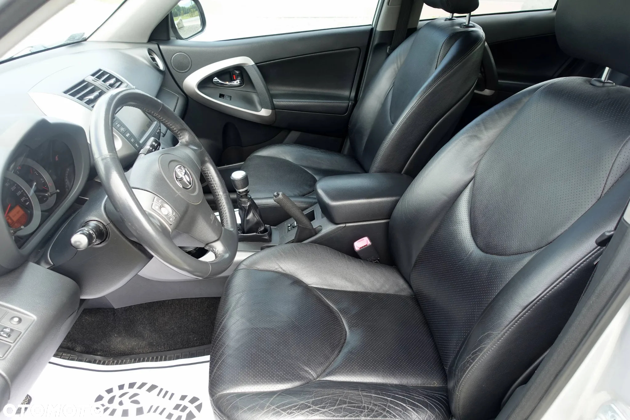 Toyota RAV4 2.2 D-CAT Premium - 10