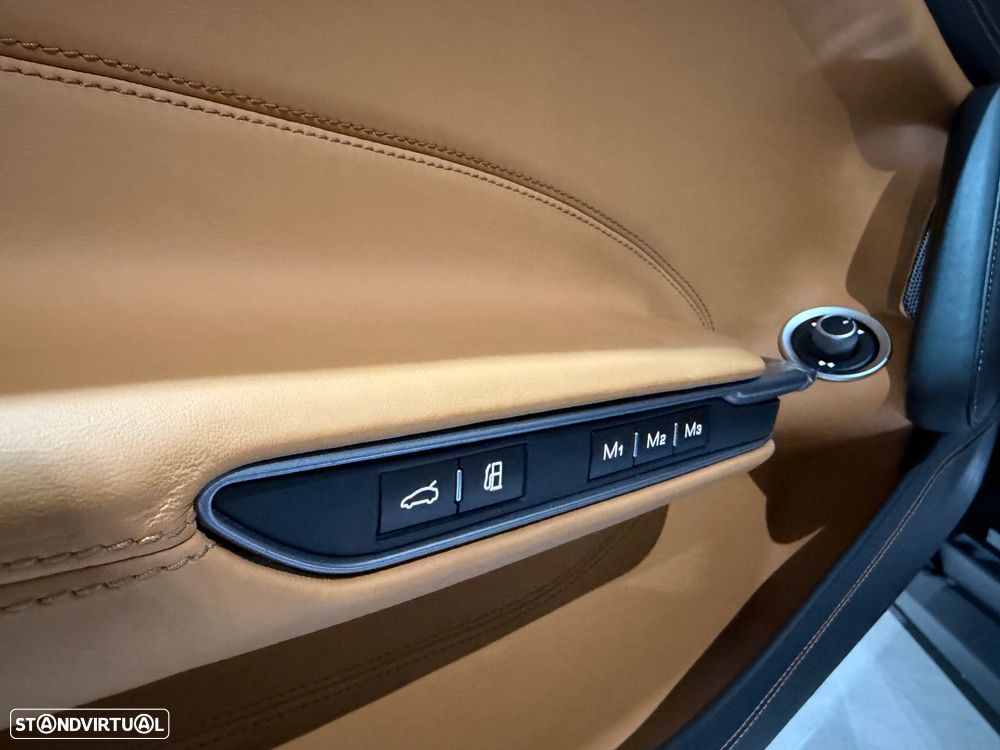 Ferrari GTC4 Lusso - 30