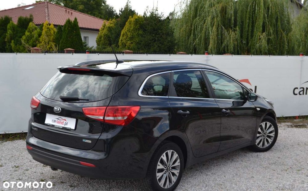 Kia Ceed 1.6 CRDi 136 ISG UEFA EURO 2016 - 14