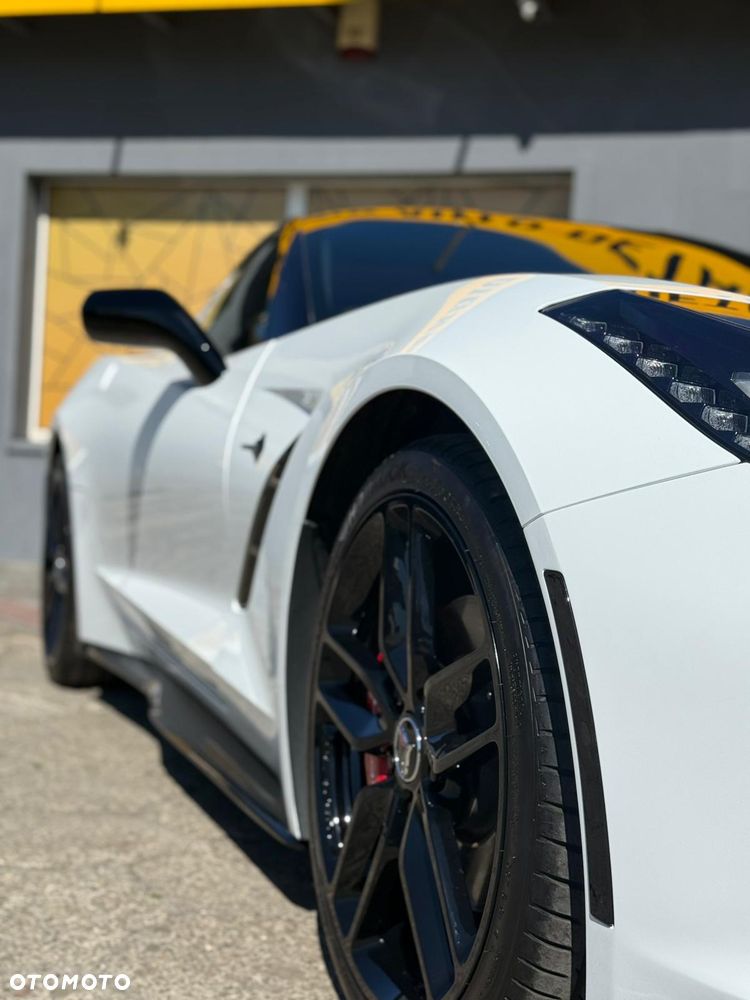 Chevrolet Corvette - 24