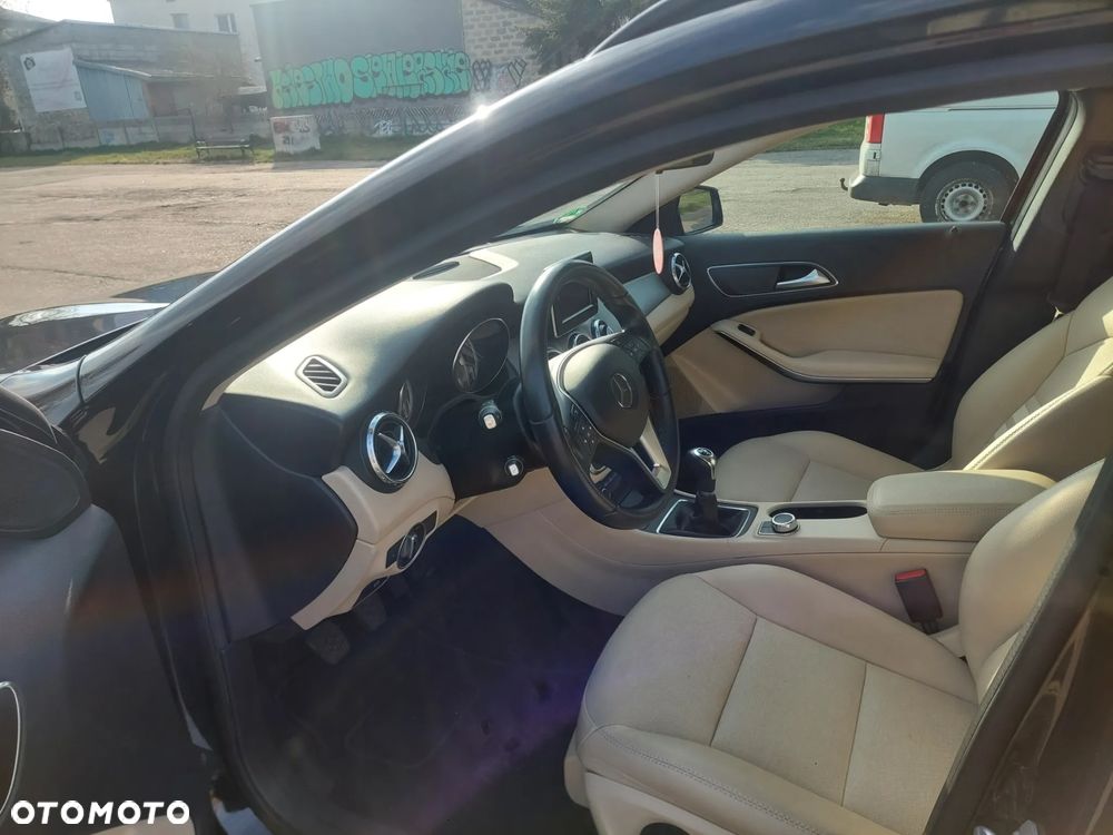 Mercedes-Benz GLA 200 Edition 1 - 14