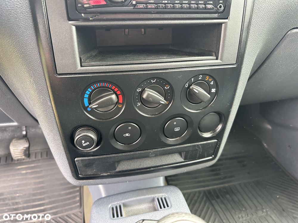 Ford Transit Connect - 17