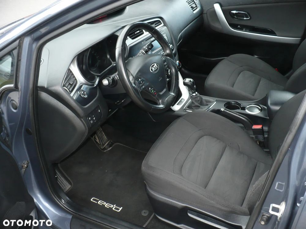 Kia Ceed 1.6 GDI Dream-Team Edition - 14