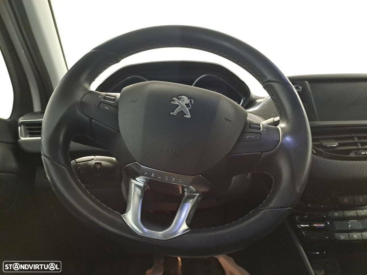 Peugeot 2008 1.2 PureTech Allure - 12