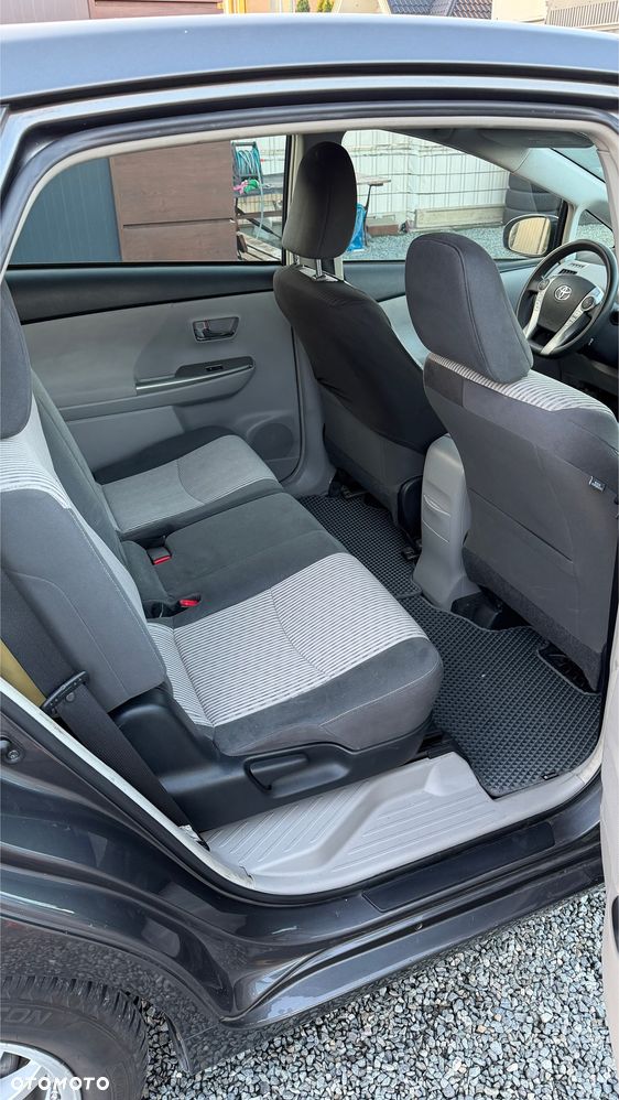 Toyota Prius (Hybrid) Executive - 8