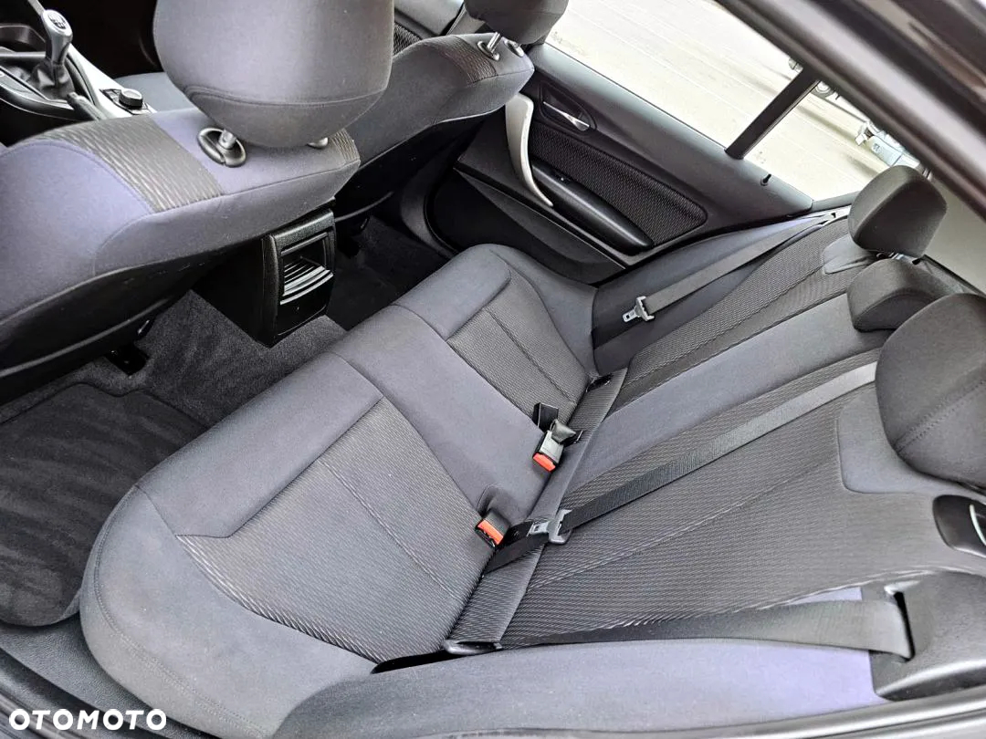 BMW Seria 1 114i - 23