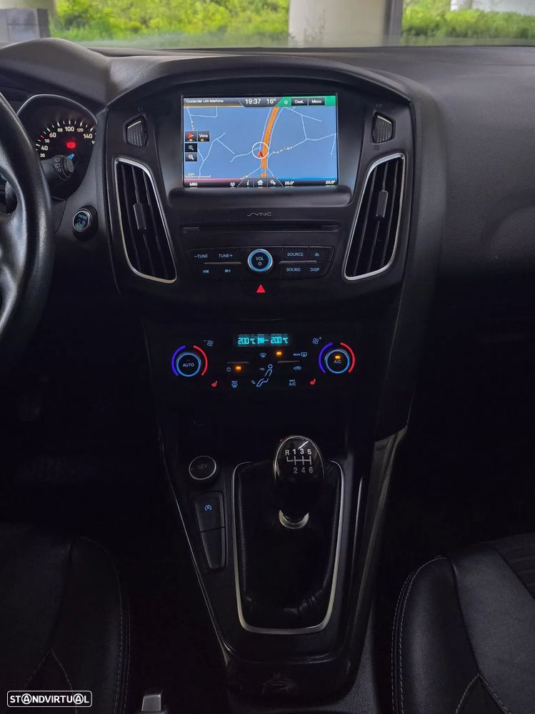 Ford Focus SW 1.0 EcoBoost S&S TITANIUM - 16