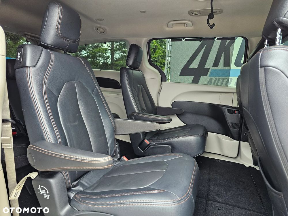 Chrysler Pacifica - 15