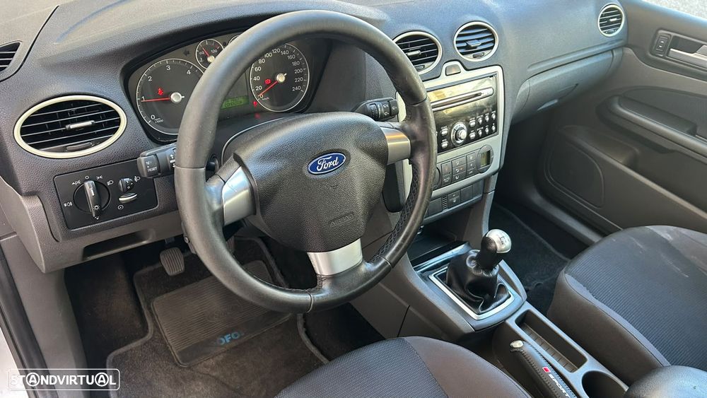 Ford Focus 1.6 TDCi Sport — fotografia 8