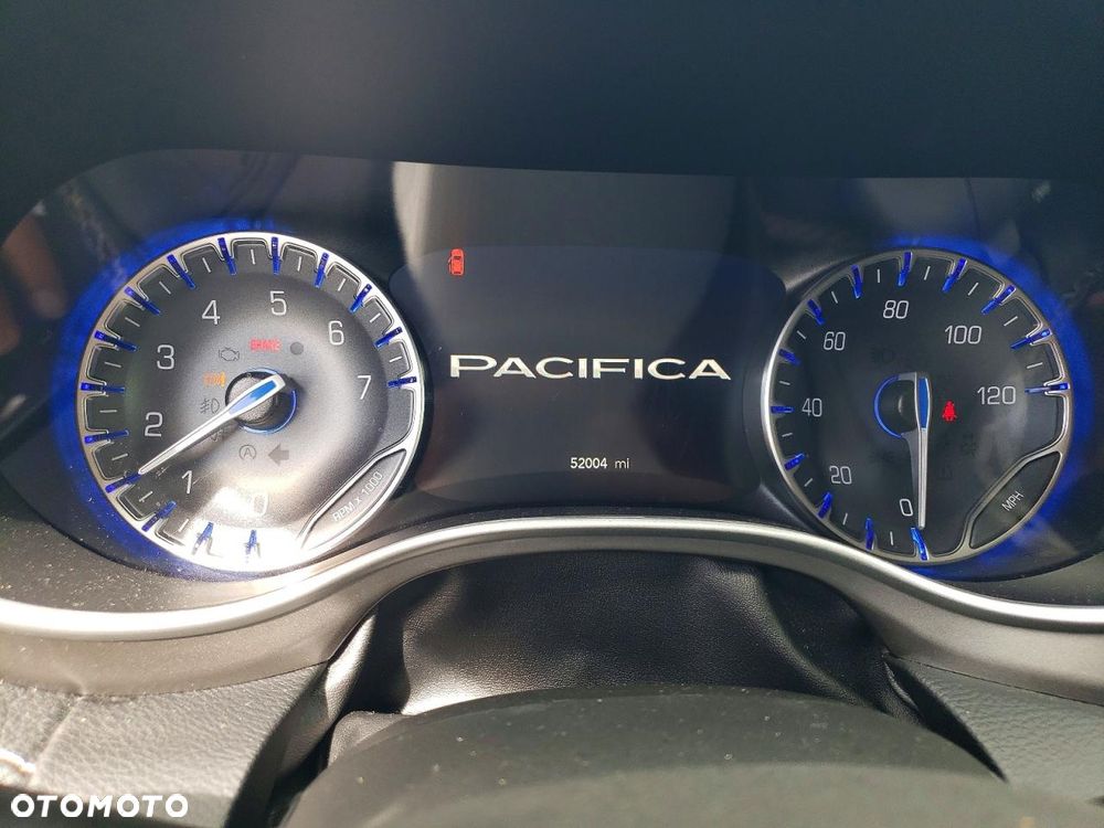 Chrysler Pacifica - 12