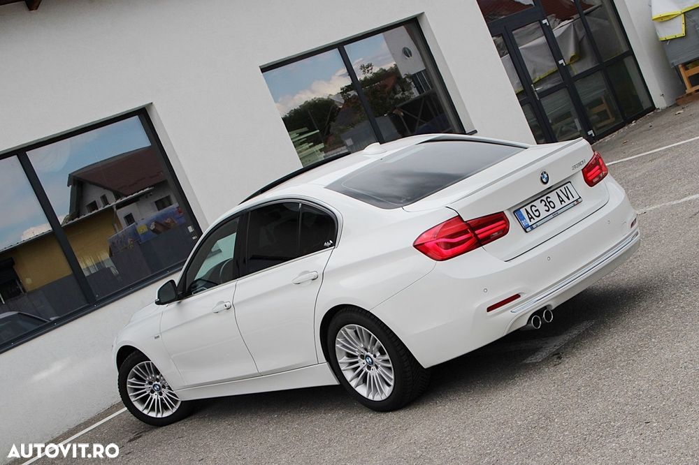 BMW Seria 3 330i Aut. Luxury Line - 2
