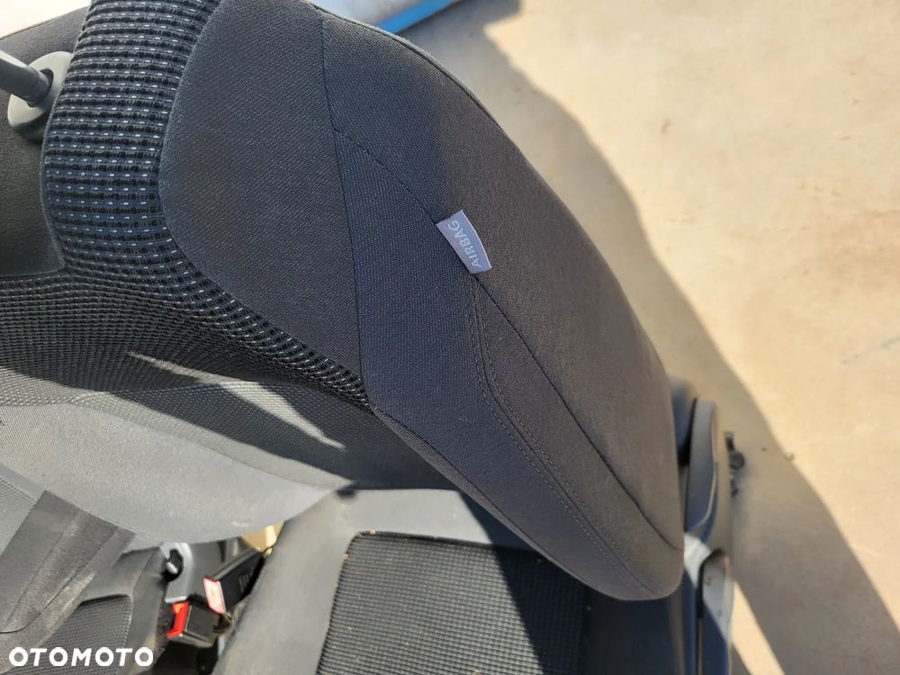 Komplet foteli Peugeot 5008 7os. - 5
