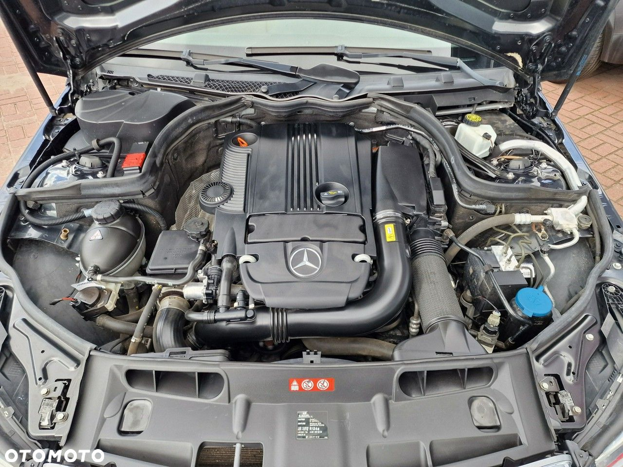 Mercedes-Benz Klasa C 180 CGI BlueEFFICIENCY Elegance - 36