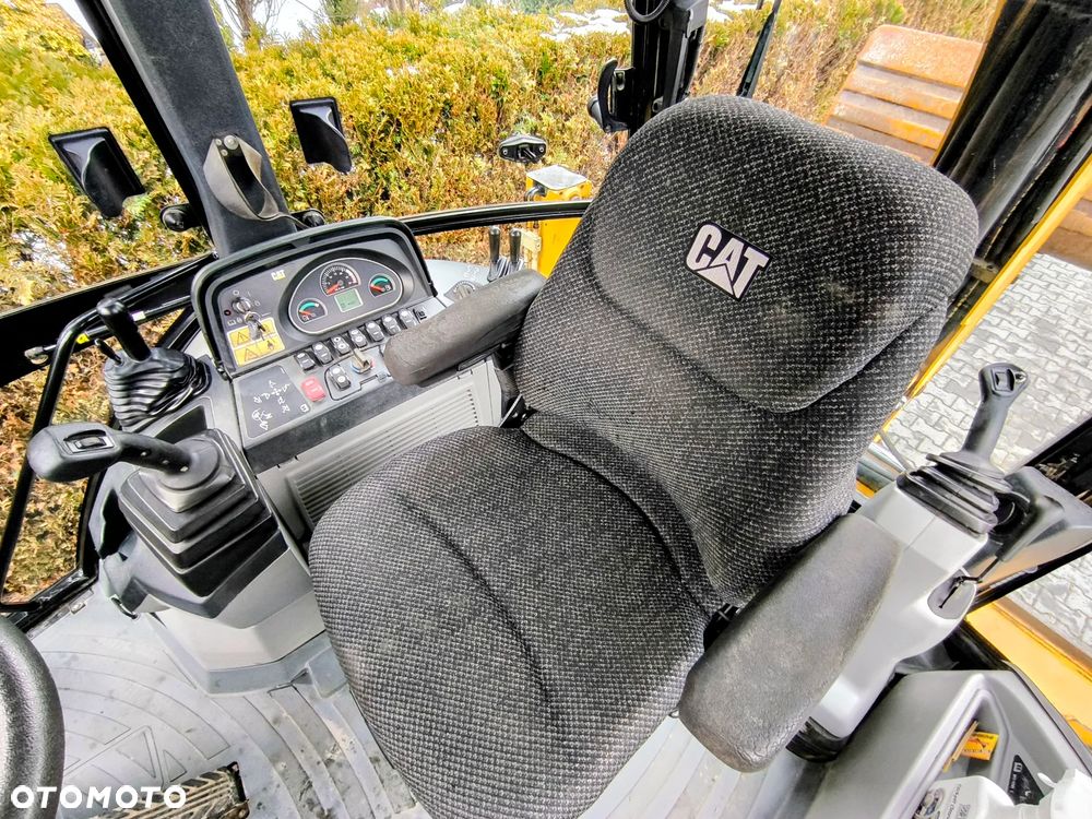 Caterpillar 432F - 13