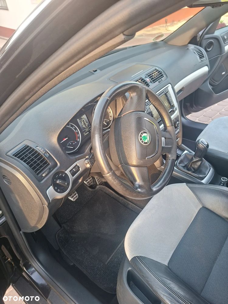 Skoda Octavia 2.0 TDI CR DPF RS - 21