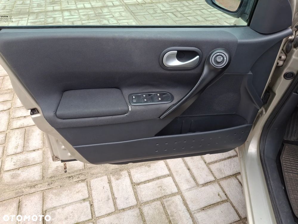 Renault Megane 1.4 16V Alize - 8